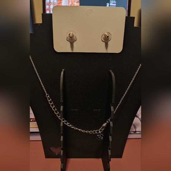 Touchstone Swarovski Layered Necklace With Flower Leaf Earrings - Picture 3 of 3